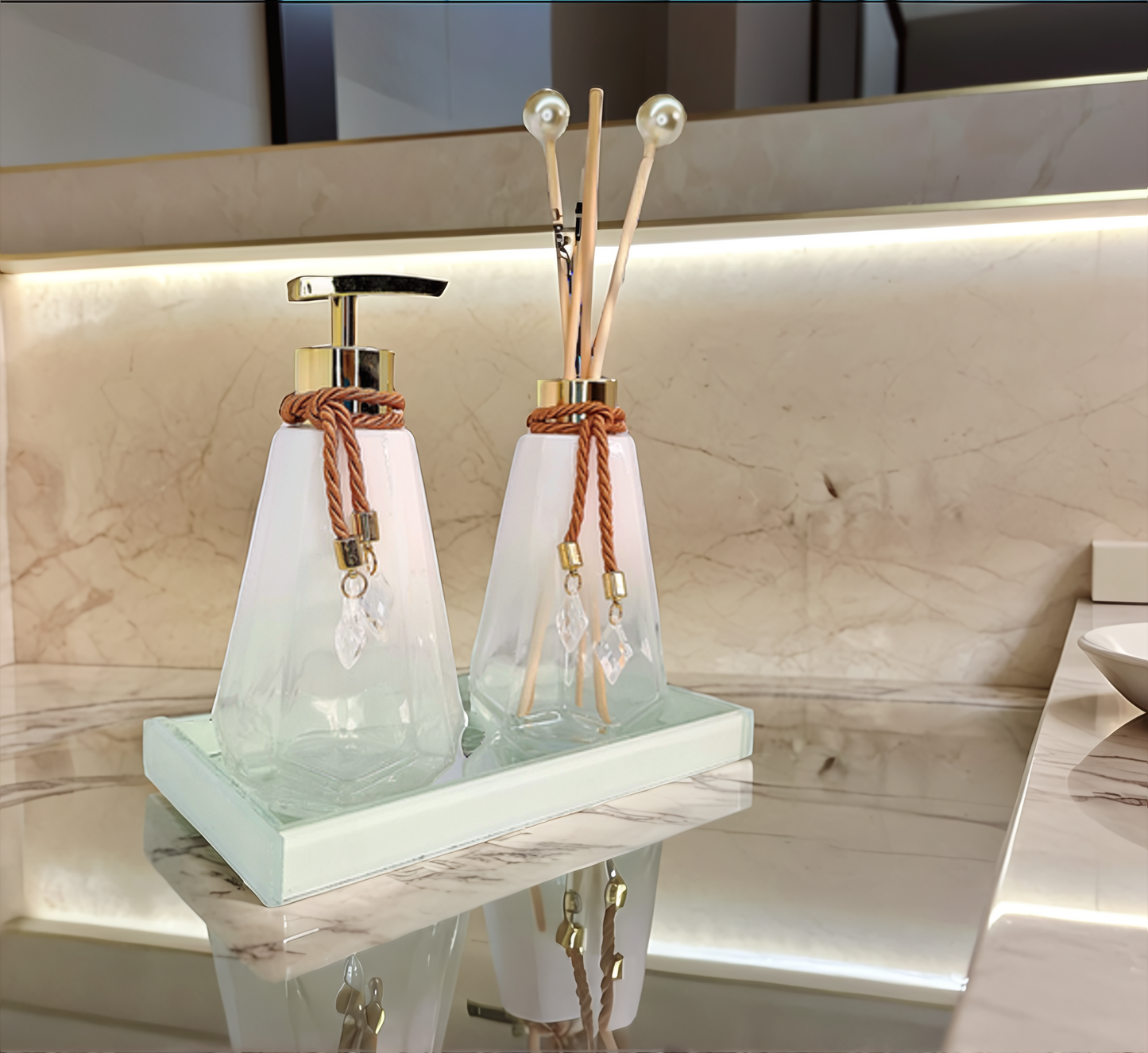Kit Lavabo Topázio Branco Degradê Com Dourado 250ML com Bandeja Completo
